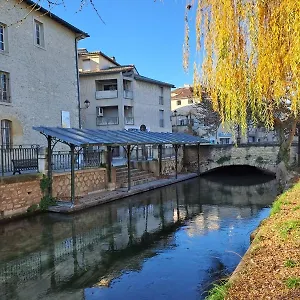 Le Nid De Marius LʼIsle-sur-la-Sorgue